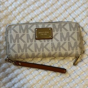 Michael Kors Cream Wristlet Wallet